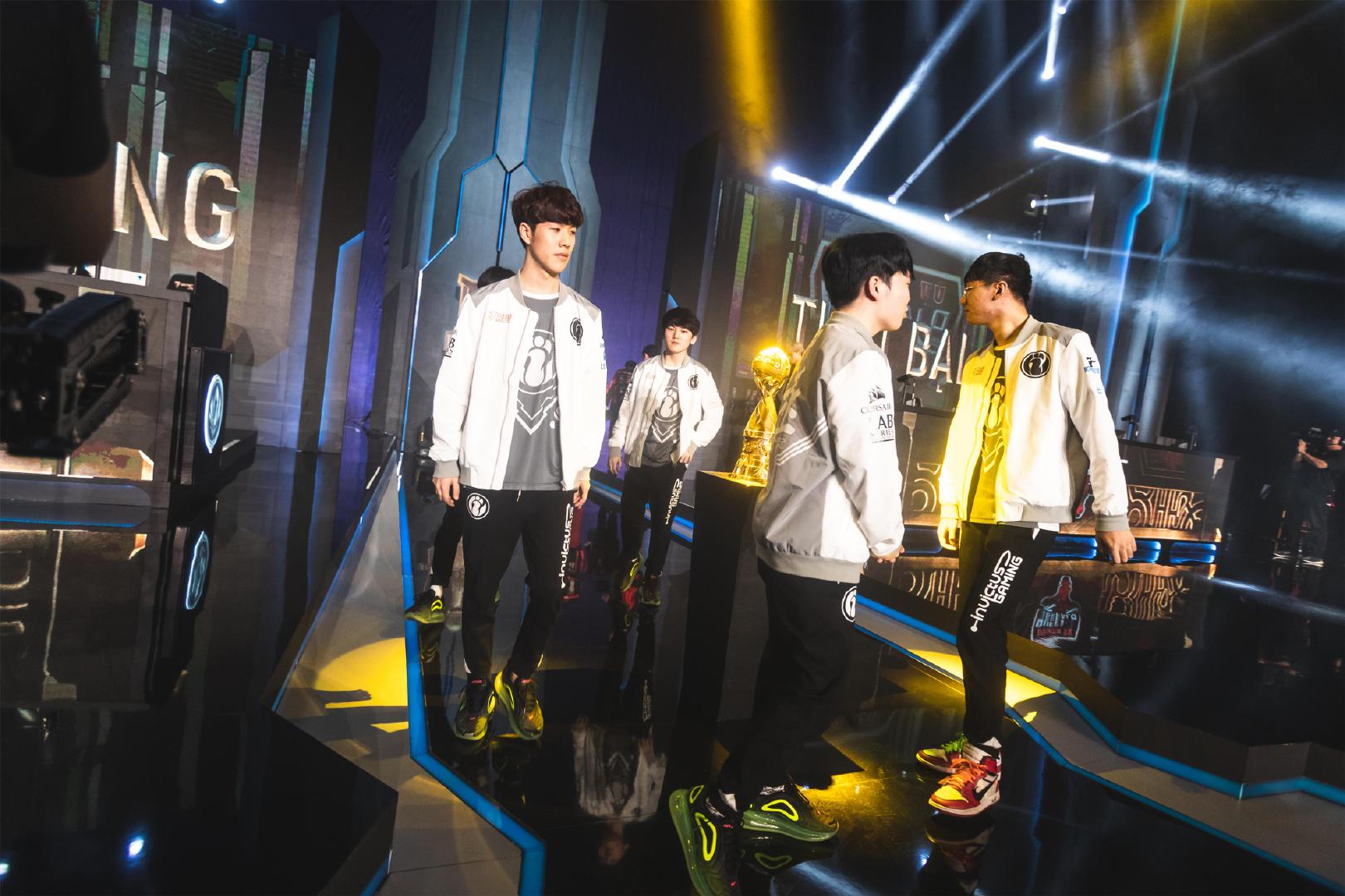 摆大巴两类 摆大巴两类